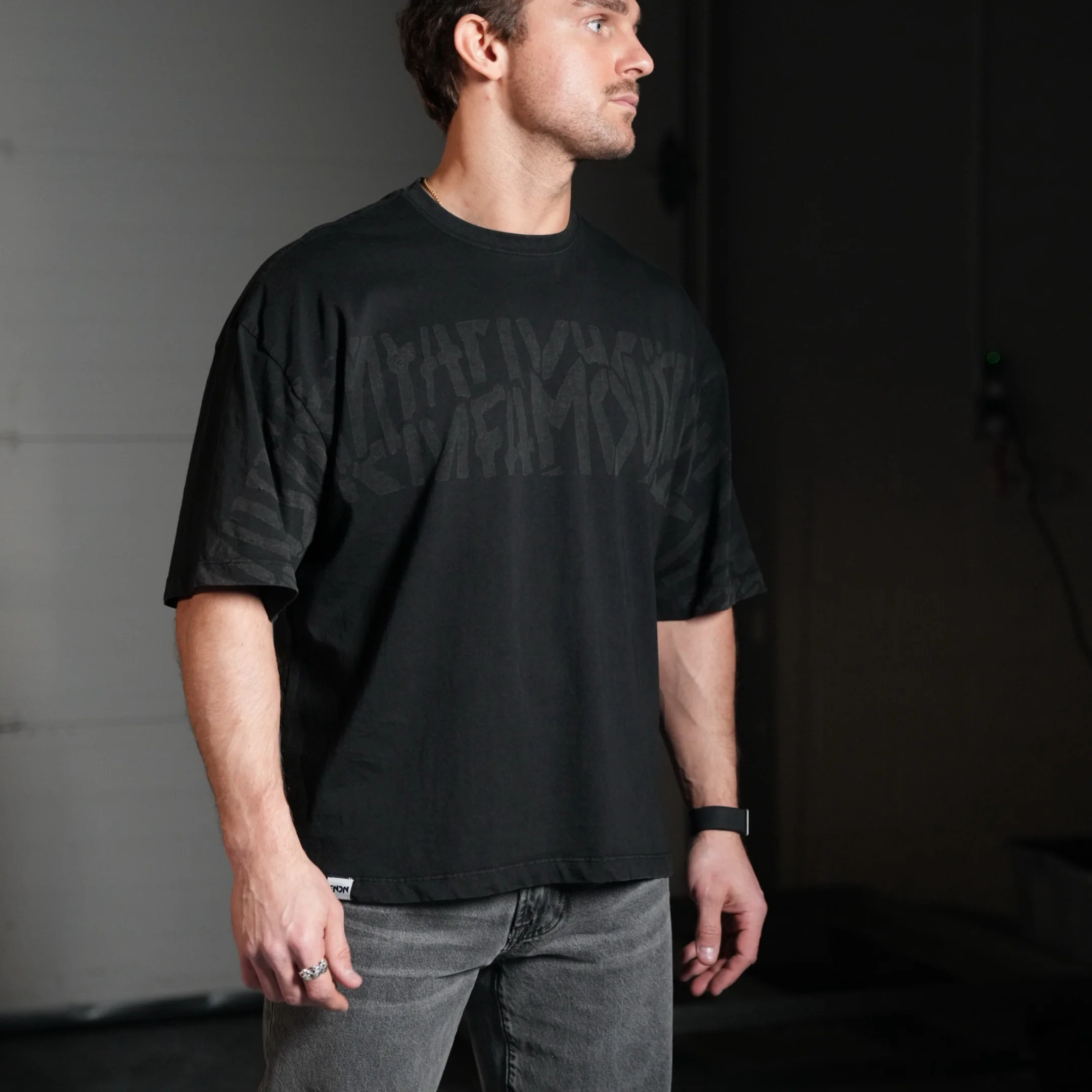 HERITAGE TEE - REPEAT / BLACK WASH - Image 4