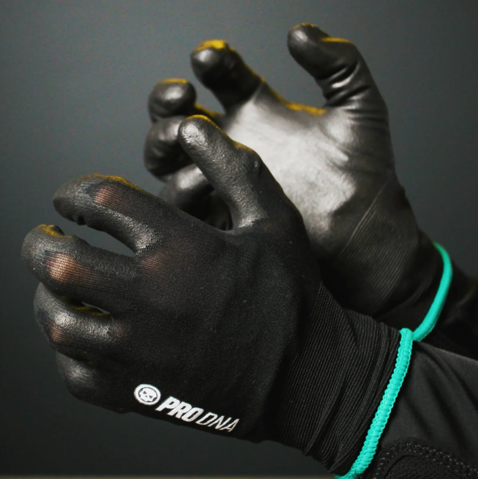 PRO DNA™ HYPERLIGHT GLOVES - Image 3