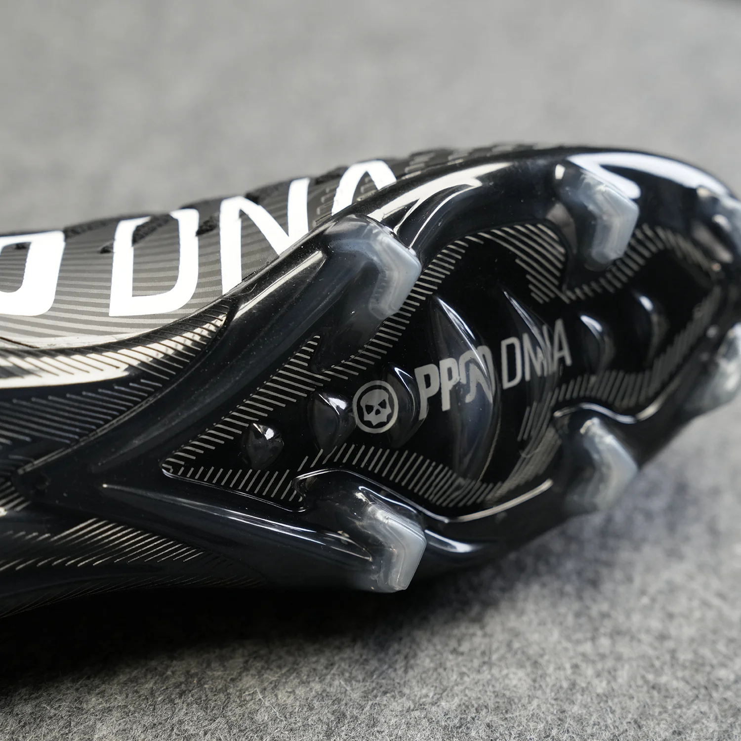 PRO DNA™ VOLTRAX CLEATS - BLACK - Image 8